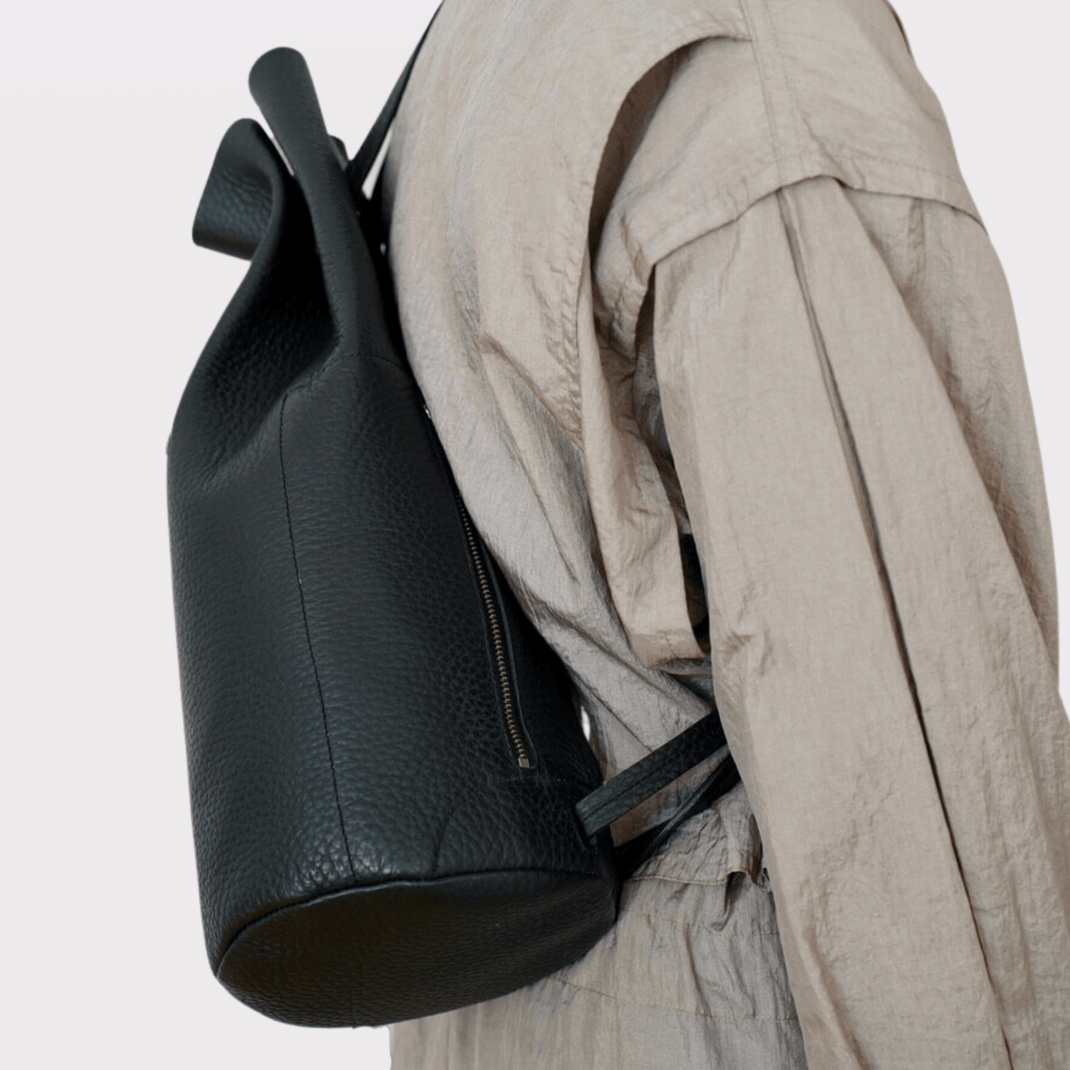 runder schwarzer Lederrucksack, Echtleder, Echt Leder Rucksack, Designer Rucksack Damen Schwarz, Designer Rucksack für Damen, Leder Rucksack diebstahlsicher, Backpack black leather, genuine Leather