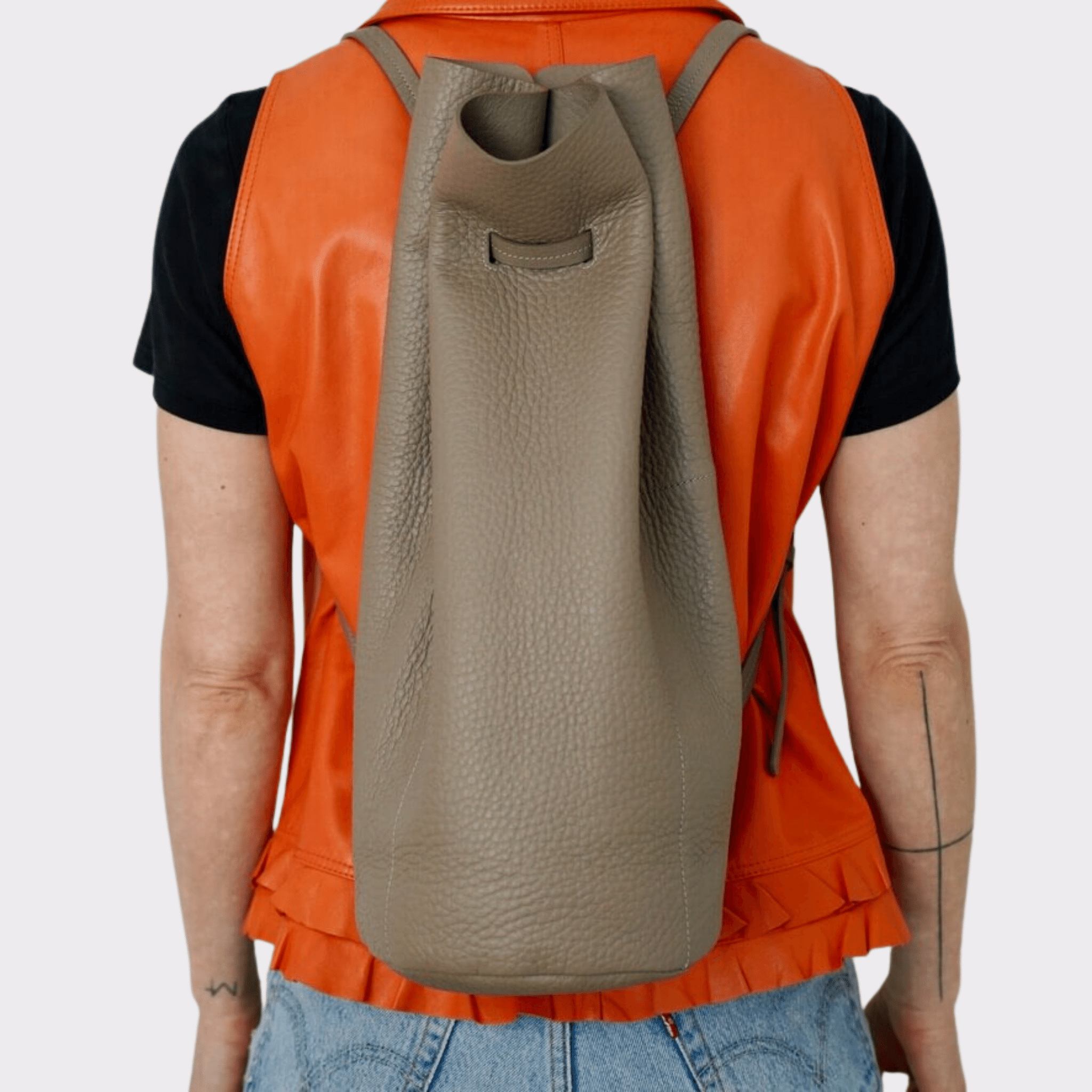 runder Taupe farbener Lederrucksack, Echtleder, Echt Leder Rucksack, Designer Rucksack Damen Taupe, Designer Rucksack für Damen, Leder Rucksack diebstahlsicher, Backpack taupe leather, genuine Leather