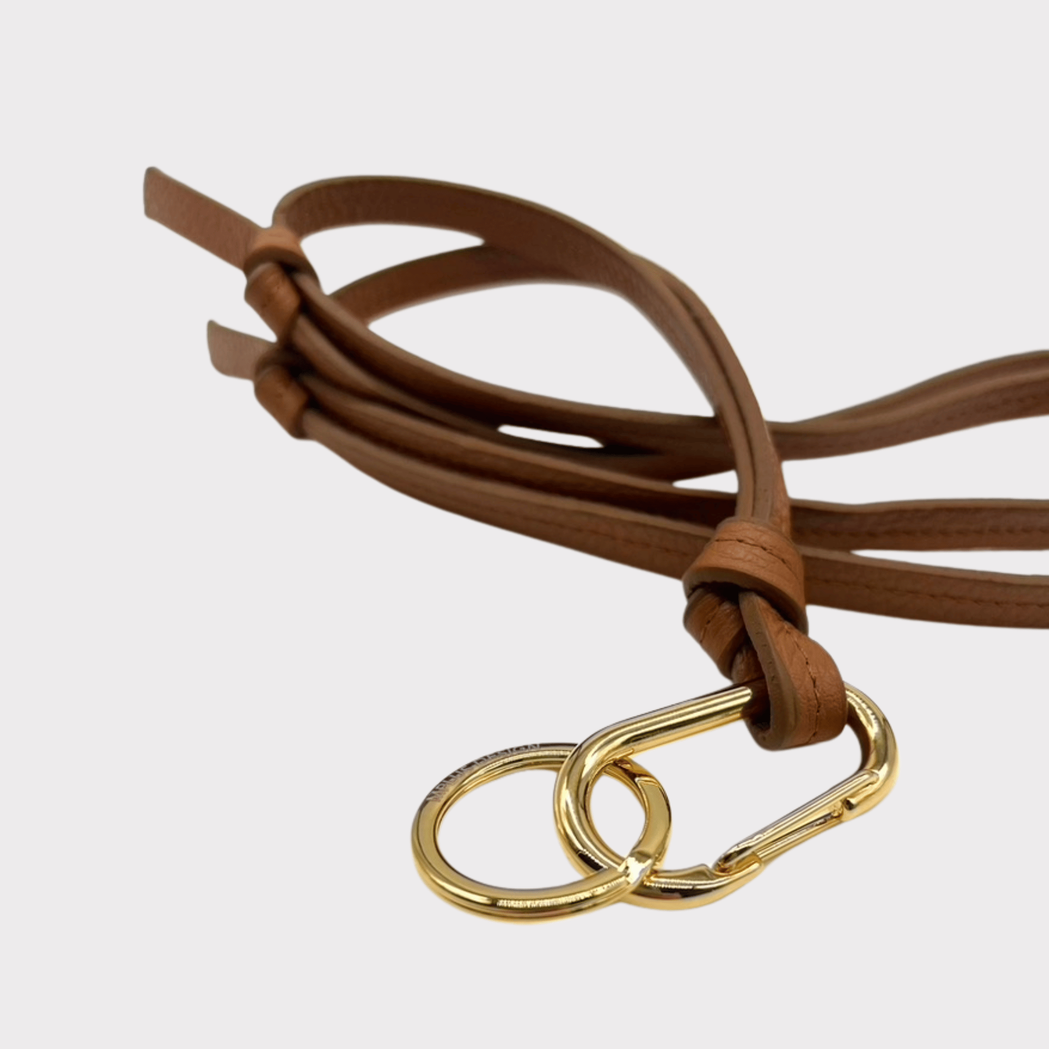 Braunes/cognacfarbenes Lederhandyband mit goldenem Karabinerhaken