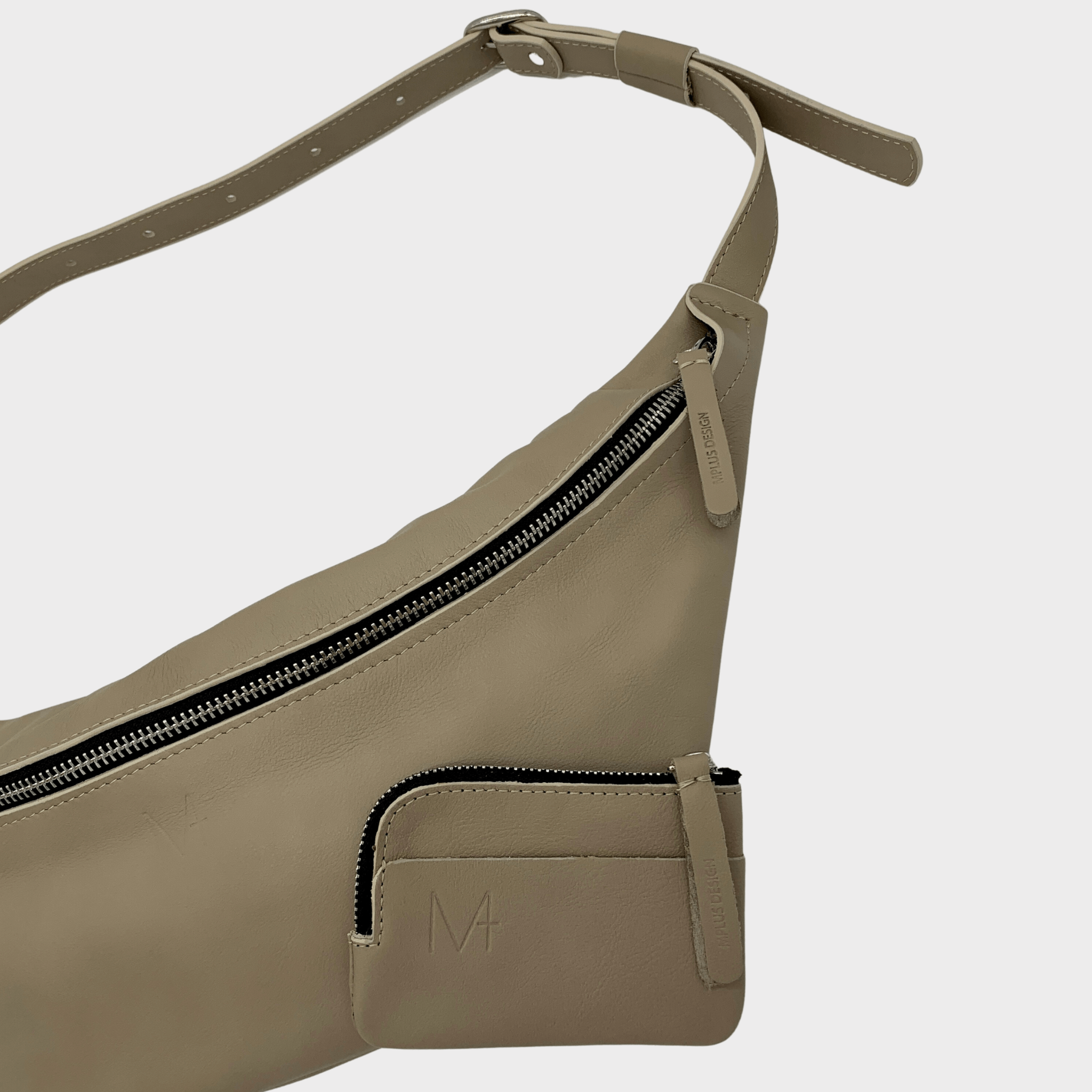 hip bag taupe leder unisex - umhängetasche, hip bag damen leder, hip bag herren leder, minimalistisches design, nachhaltige ledertasche, bauchtasche damen leder elegant, bauchtasche damen leder taupe, gürteltasche damen leder, gürteltasche Herren leder