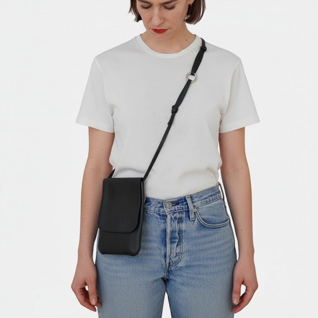 Schwarze Leder Belt Bag – MPLUS Design Umhängetasche