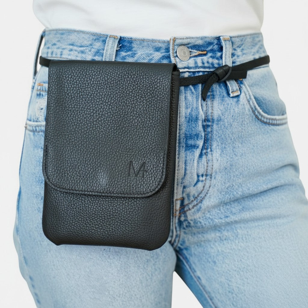 Schwarze Leder Belt Bag – MPLUS Design Umhängetasche