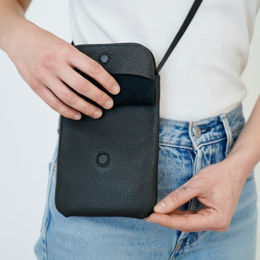 Schwarze Leder Belt Bag – MPLUS Design Umhängetasche