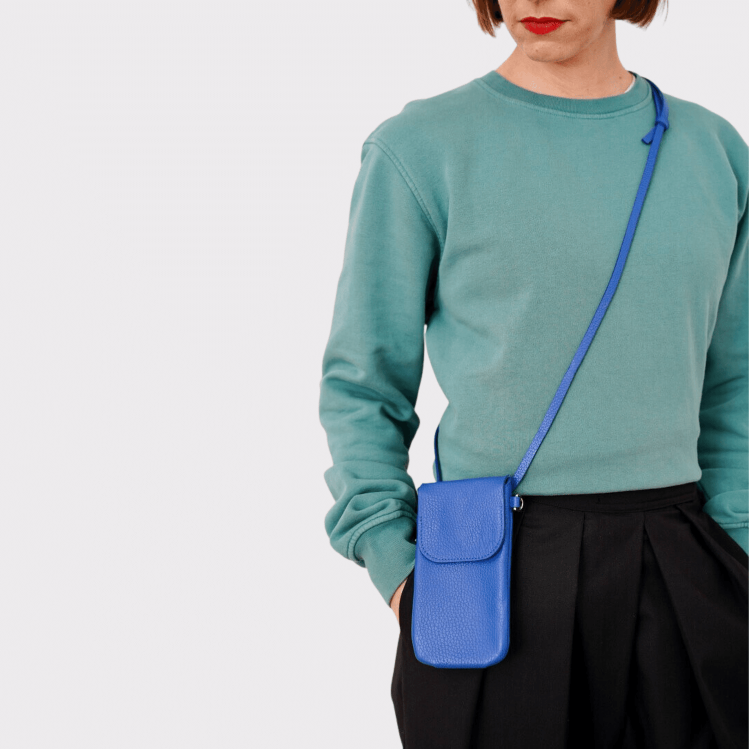 Phone bag Blaues Leder, Handytasche zum umhängen, Handy Tasche klein, Mini Tasche Echt Leder, Telefontasche mit Geld und Kartenfach, Handytasche mit Geldfach, Echtleder Tasche klein, Blaues Leder, Premium Ledertasche, Designer Handy Tasche Blaues Leder, Blue Phone bag with wallet