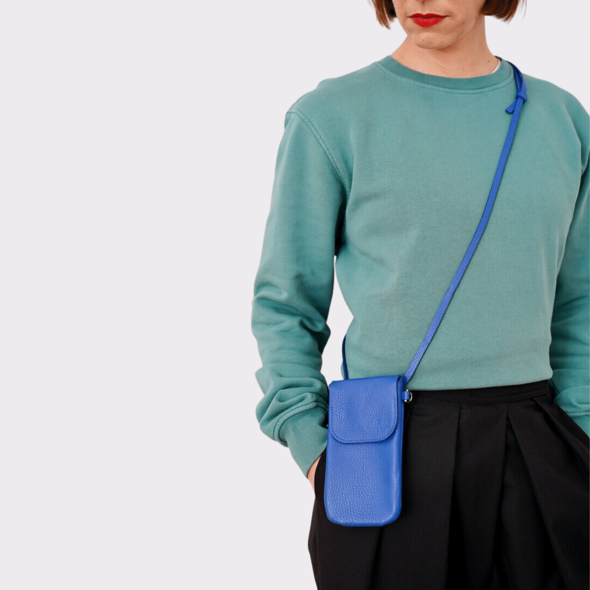 Phone bag Blaues Leder, Handytasche zum umhängen, Handy Tasche klein, Mini Tasche Echt Leder, Telefontasche mit Geld und Kartenfach, Handytasche mit Geldfach, Echtleder Tasche klein, Blaues Leder, Premium Ledertasche, Designer Handy Tasche Blaues Leder, Blue Phone bag with wallet