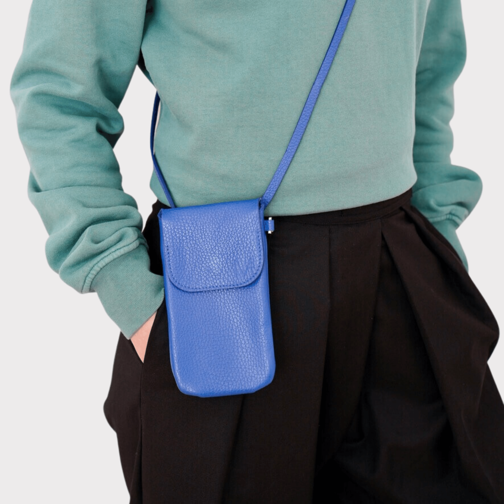 Phone bag Blaues Leder, Handytasche zum umhängen, Handy Tasche klein, Mini Tasche Echt Leder, Telefontasche mit Geld und Kartenfach, Handytasche mit Geldfach, Echtleder Tasche klein, Blaues Leder, Premium Ledertasche, Designer Handy Tasche Blaues Leder, Blue Phone bag with wallet