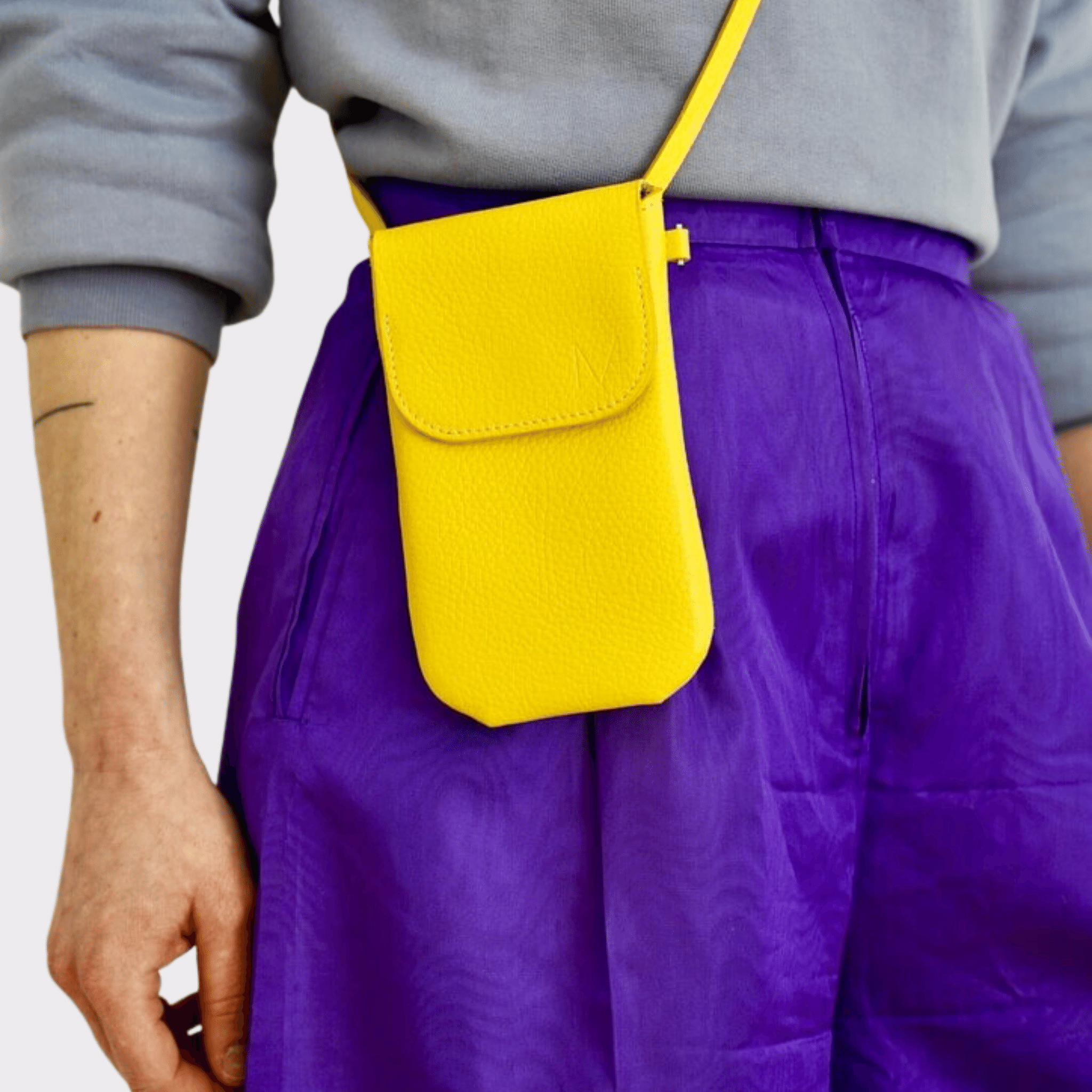 Phone bag Gelbes Leder, Handytasche zum umhängen, Handy Tasche klein, Mini Tasche Echt Leder, Telefontasche mit Geld und Kartenfach, Handytasche mit Geldfach, Echtleder Tasche klein, Gelbes Leder, Premium Ledertasche, Designer Handy Tasche Gelbes Leder, Yellow Phone bag with wallet, Phonebags for sale