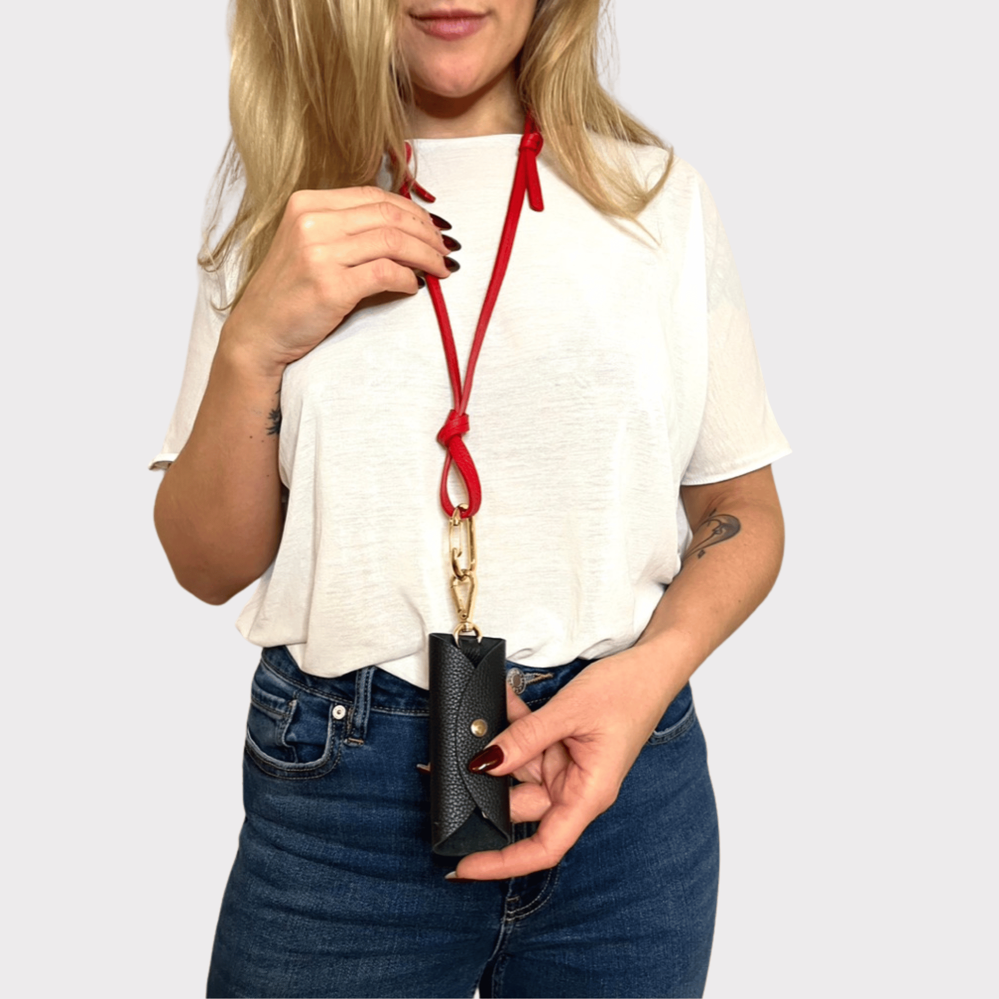 rotes, flaches Schlüsselband mit Schlüsselhülle