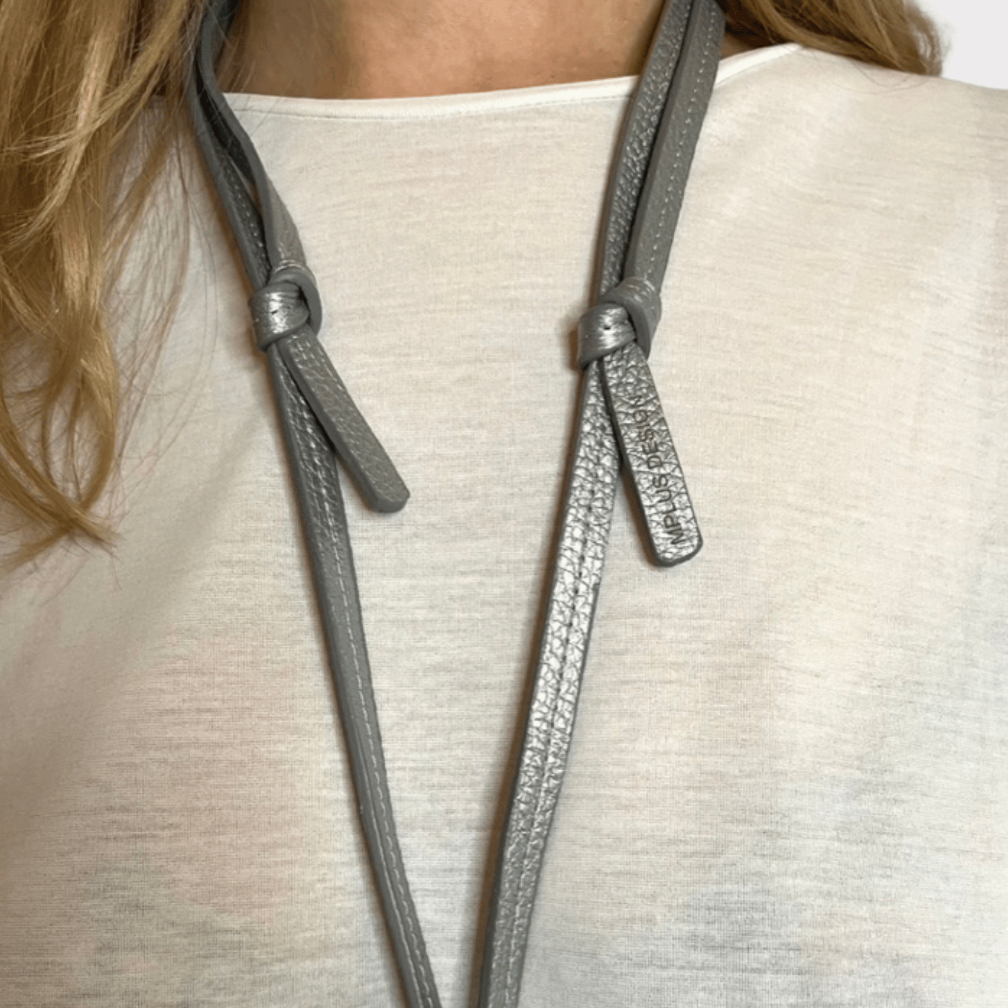 silbernes Lederband zum umhängen
