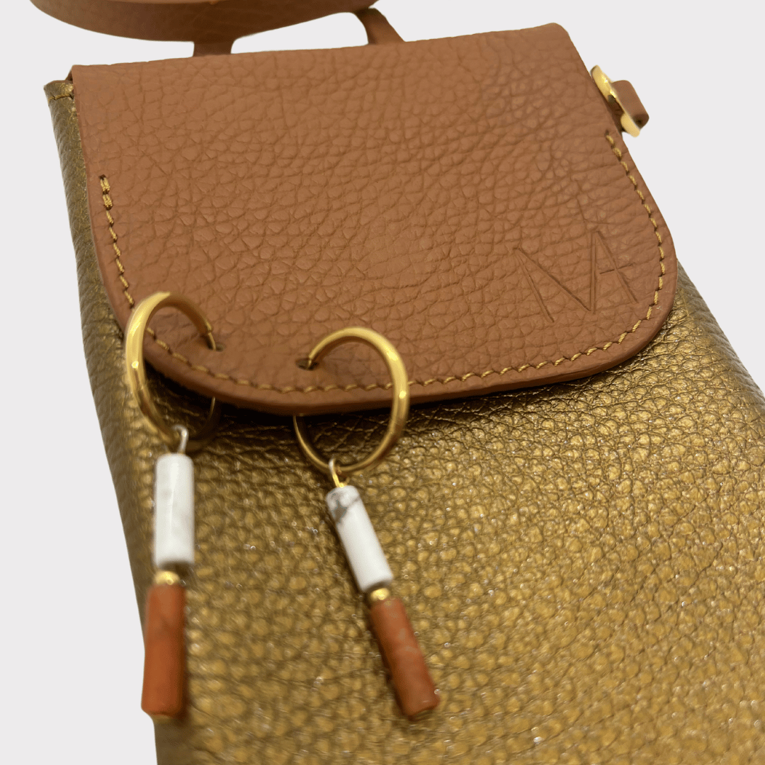 braun und goldene mini ledertasche piercing - Phone bag cognac and gold  leather - Handy Tasche aus Leder Damen, Handytasche Leder cognac zum umhängen - piercing tasche - braune mini handy tasche - Ohrringe