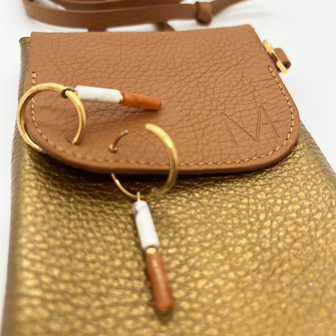 braun und goldene mini ledertasche piercing - Phone bag cognac and gold  leather - Handy Tasche aus Leder Damen, Handytasche Leder cognac zum umhängen - piercing tasche - braune mini handy tasche - Ohrringe