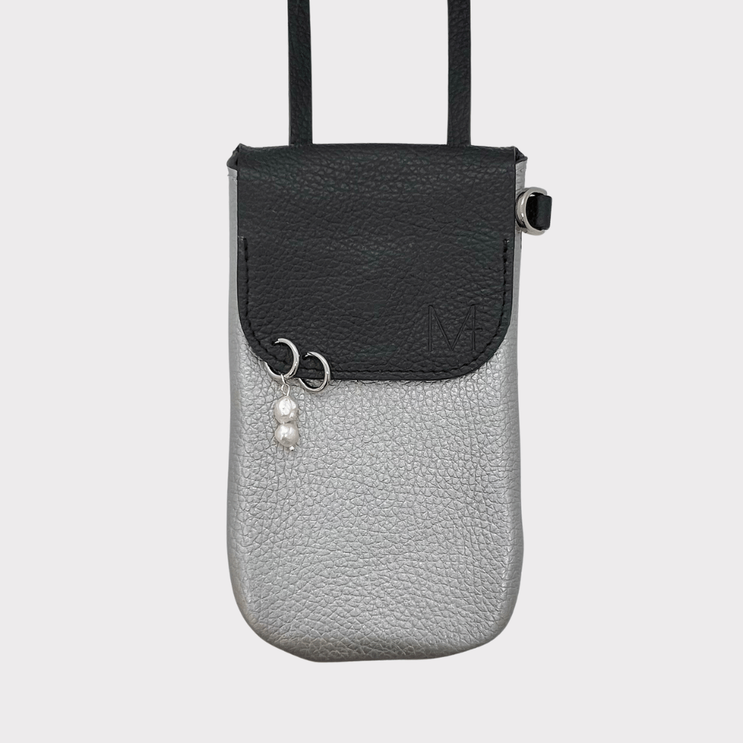 schwarz und silberne mini ledertasche piercing - Phone bag black and silver leather - Handy Tasche aus Leder Damen, Handytasche Leder schwarz zum umhängen - piercing tasche - schwarze mini handy tasche - Perlen Ohrringe abnehmbar