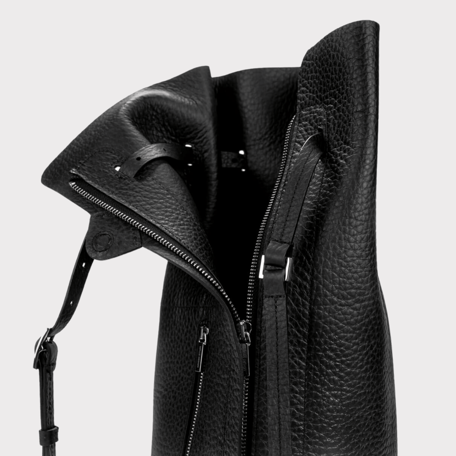 Backpack minimalistisches Design - Detailansicht geöffnet gezeigt