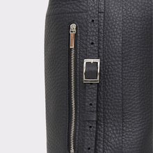 Laden Sie das Bild in den Galerie-Viewer, runder schwarzer Lederrucksack, Echtleder, Echt Leder Rucksack, Designer Rucksack Damen Schwarz, Designer Rucksack für Damen, Leder Rucksack diebstahlsicher, Backpack black leather, genuine Leather 
