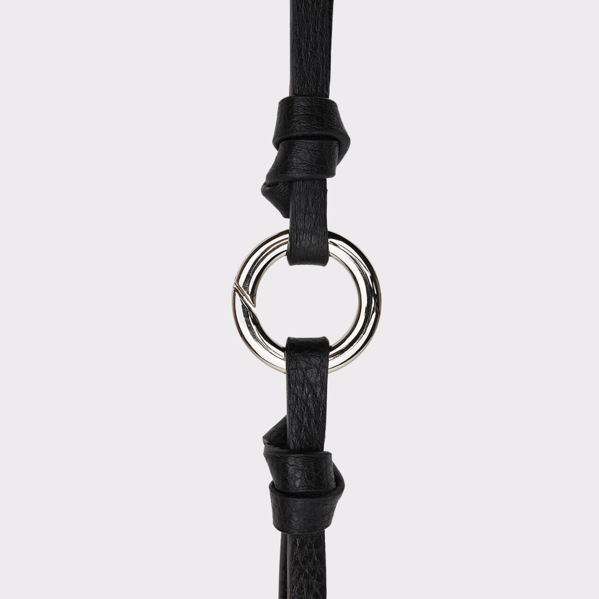 Schwarze Leder Belt Bag mit Schnappring – MPLUS Design Umhängetasche