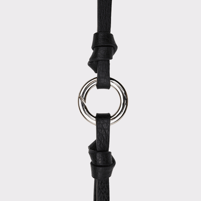 Schwarze Leder Belt Bag mit Schnappring – MPLUS Design Umhängetasche