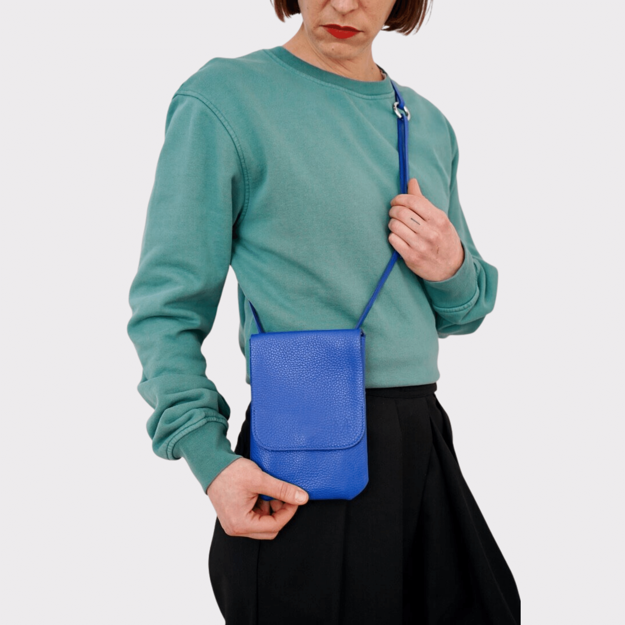 Blaue Leder Belt Bag – MPLUS Design Umhängetasche