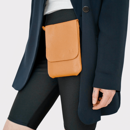 Cognac Leder Belt Bag – MPLUS Design Umhängetasche