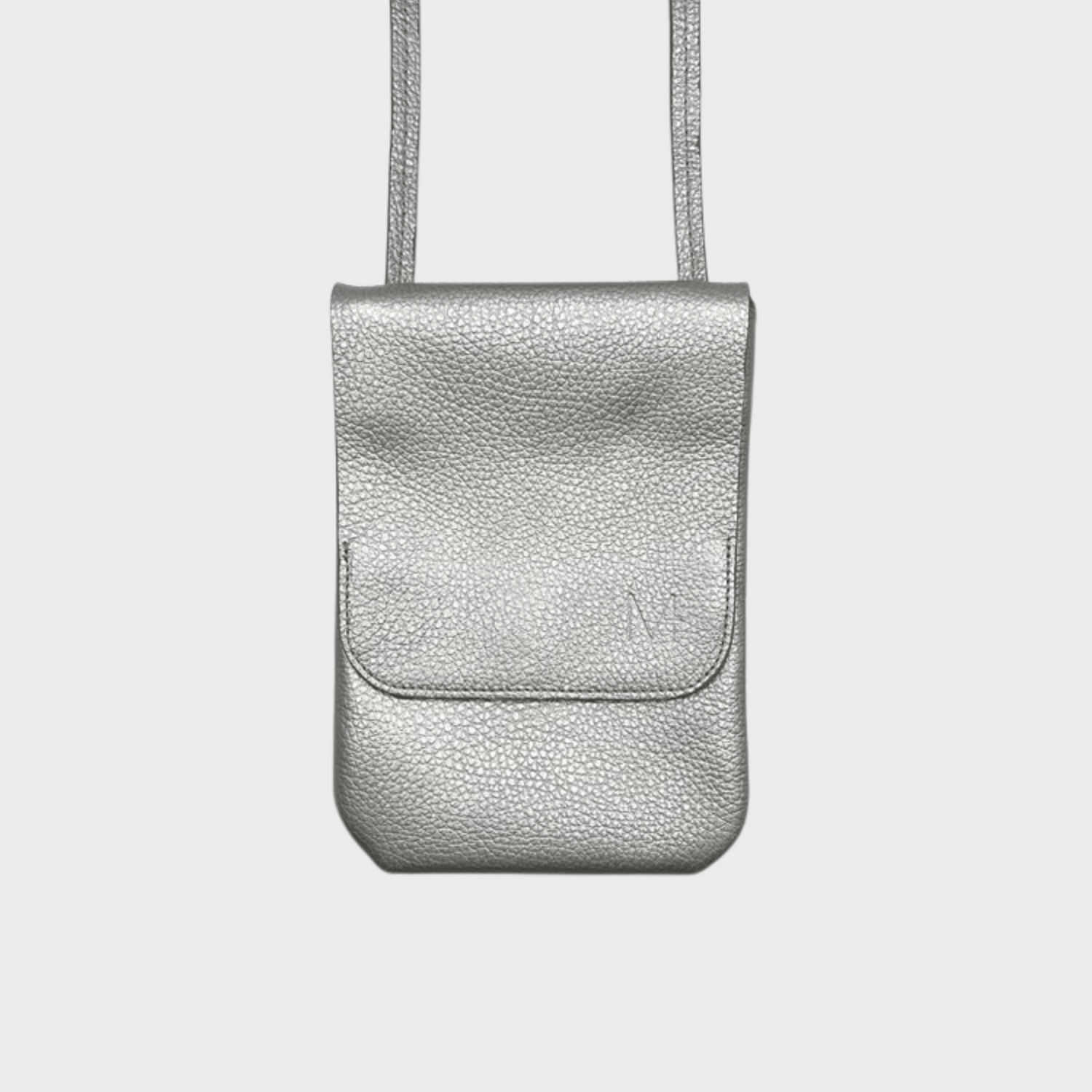 Silberne Leder Belt Bag – MPLUS Design Umhängetasche