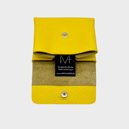 Mini wallet 1.2 Leder gelb geöffnet mit Label Ansicht