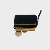 mini zipper wallet aus echtleder, ledertäschchen klein, kleines portemonnaie herren leder, kleines portemonnaie damen leder, mini geldbörse mit münzfach herren, mini geldbörse mit kartenfach und münzfach, sehr kleines portemonnaie, geldbeutel mini, ausgeh geldbeutel schwarzes Leder, silberner Reißverschluss