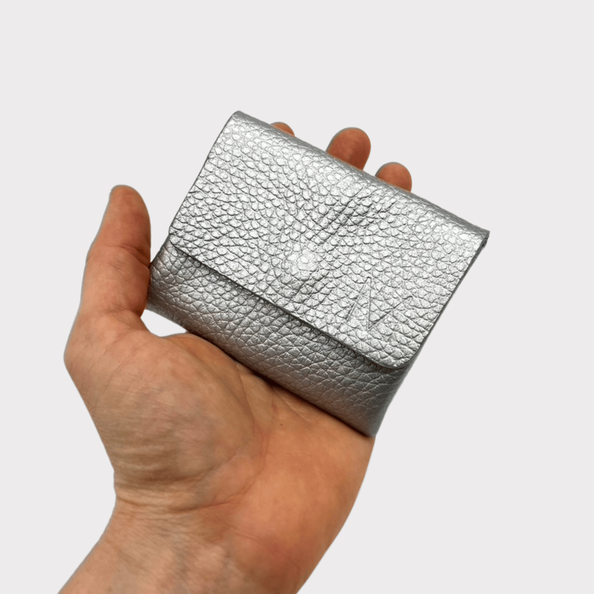 Mini wallet Leder Silber in Hand