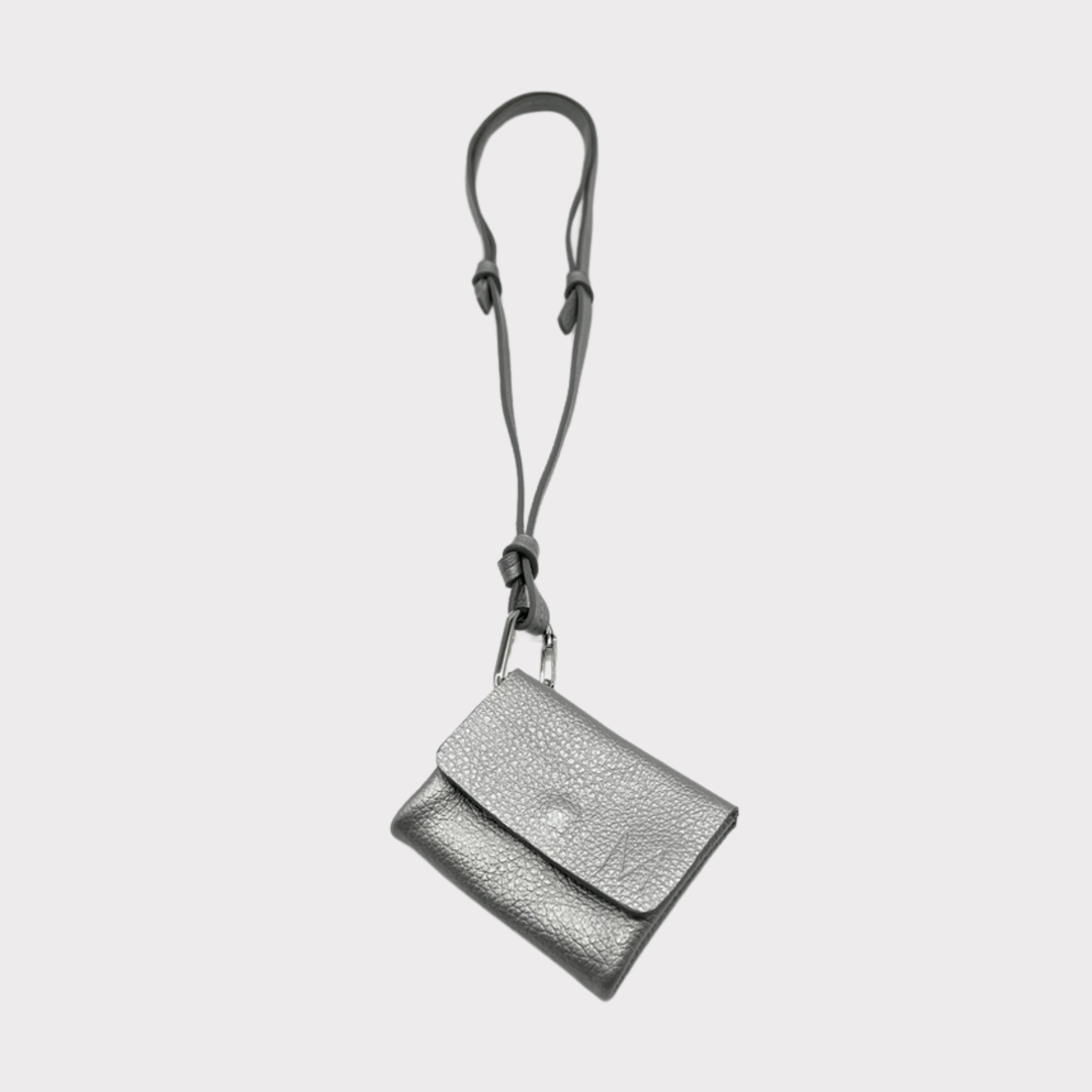 Leder Mini Wallet silber mit Band und Karabiner – Kartenetui zum Umhängen minimalistisch