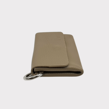 Taupe echt Leder Geldbörse, Kleiner Geldbeutel, Kartenetui, Mini Portemonnaie, Karten- und Geldfächer, Schnappring und Label, designed in Berlin .