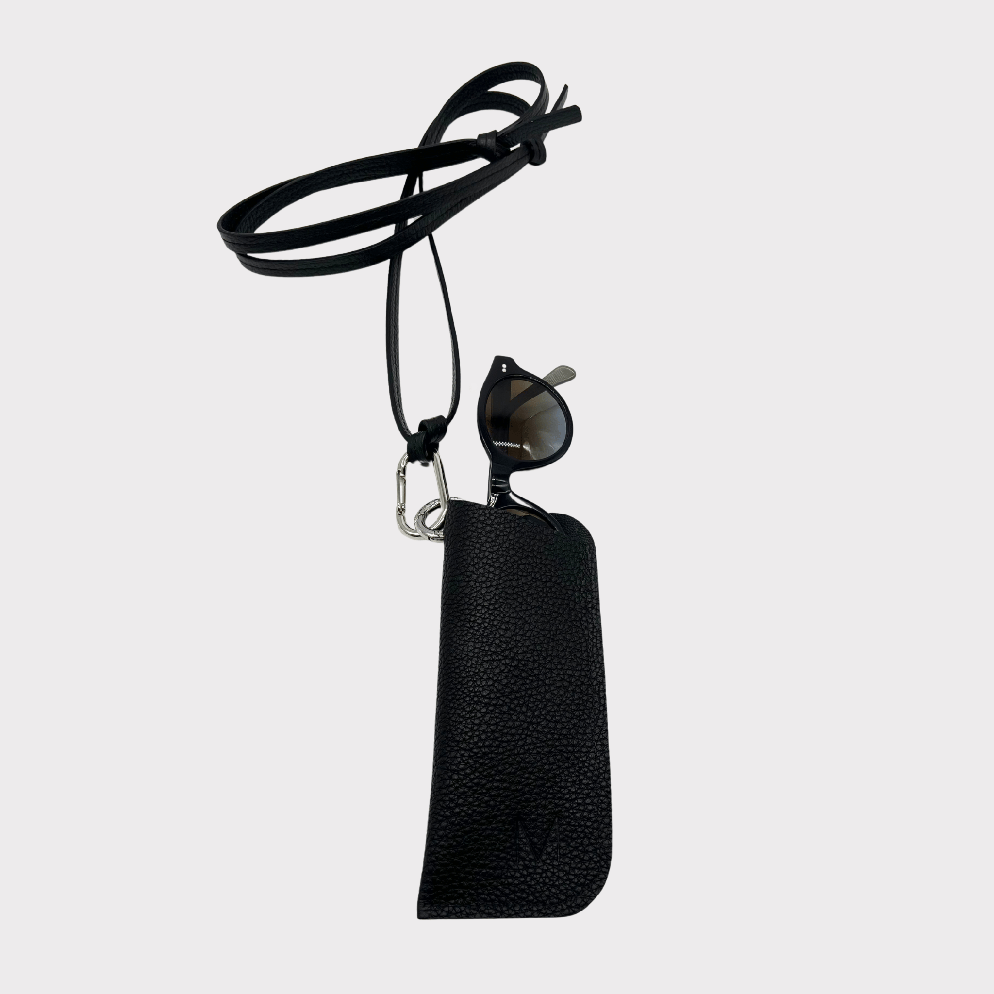 Handgemachtes Leder Sonnenbrillen Case in elegantem Schwarz, ideal zum Umhängen