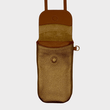 Laden Sie das Bild in den Galerie-Viewer, phone bag cognac + gold leather, cognac und gold farbene Leder Handy Tasche, handytasche zum umhängen leder damen, Handytasche mit Geldfach, handytasche portemonnaie zum umhängen leder, handytasche zum umhängen leder 
