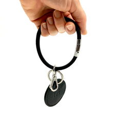 Laden Sie das Bild in den Galerie-Viewer, Key Bracelet Schlüsselanhänger Leder Schwarz Silber Karabiner Armband Mini Wallet Geheimfach
